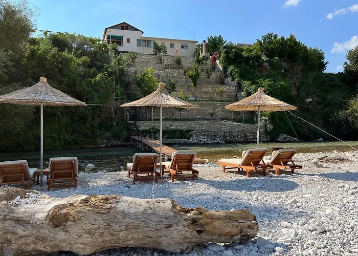 River Escape Villa - Private Beach, Scenic View & Bbq