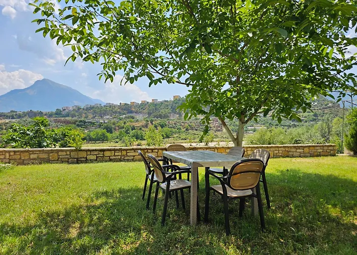 River Escape Villa - Private Beach, Scenic View & Bbq