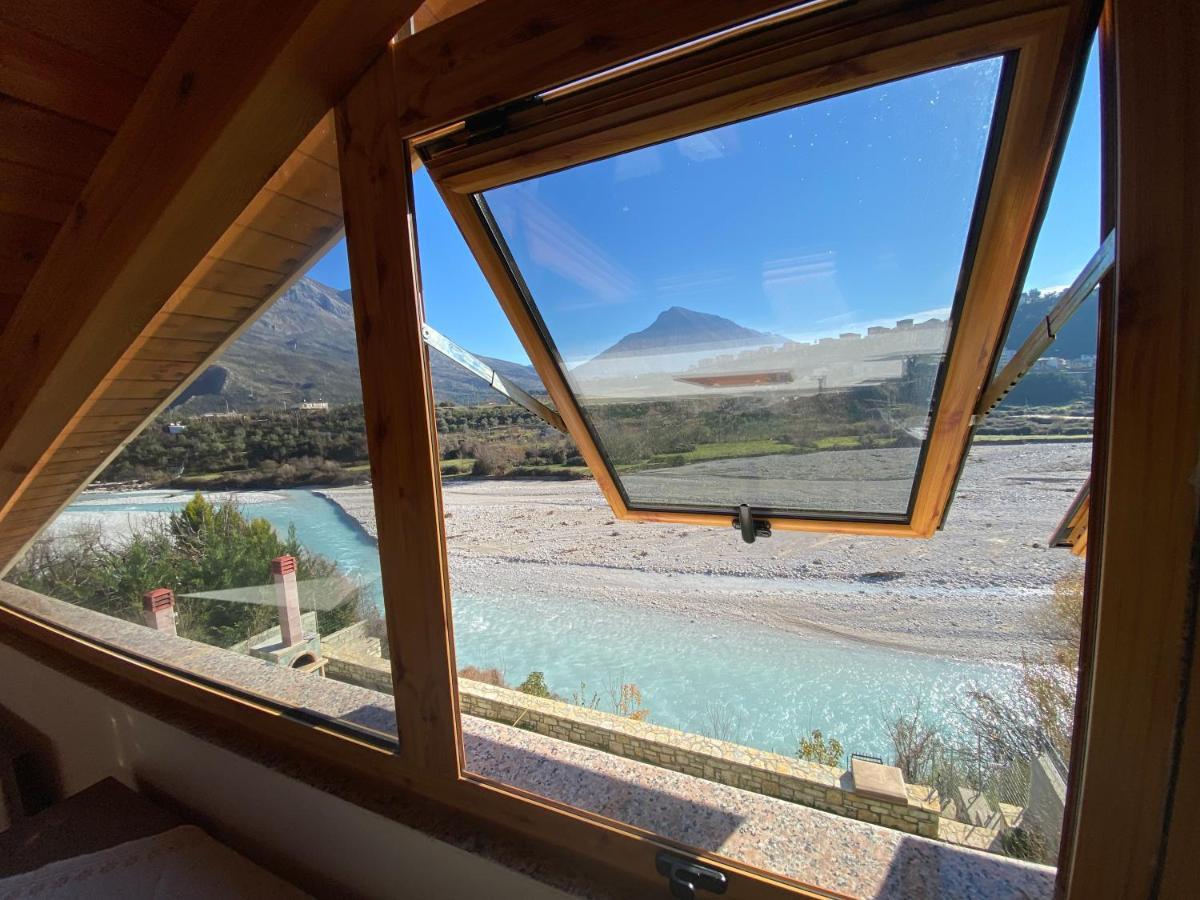 River Escape - Private Beach, Scenic View & Bbq Tepelene