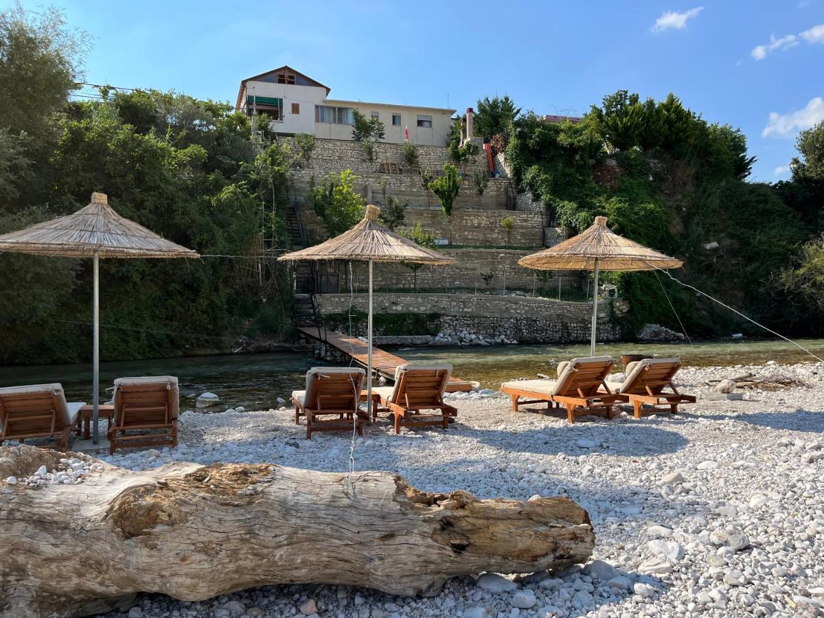River Escape - Private Beach, Scenic View & Bbq Tepelene