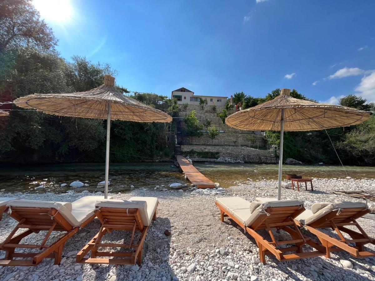 Villaer River Escape - Private Beach, Scenic View & Bbq Tepelene