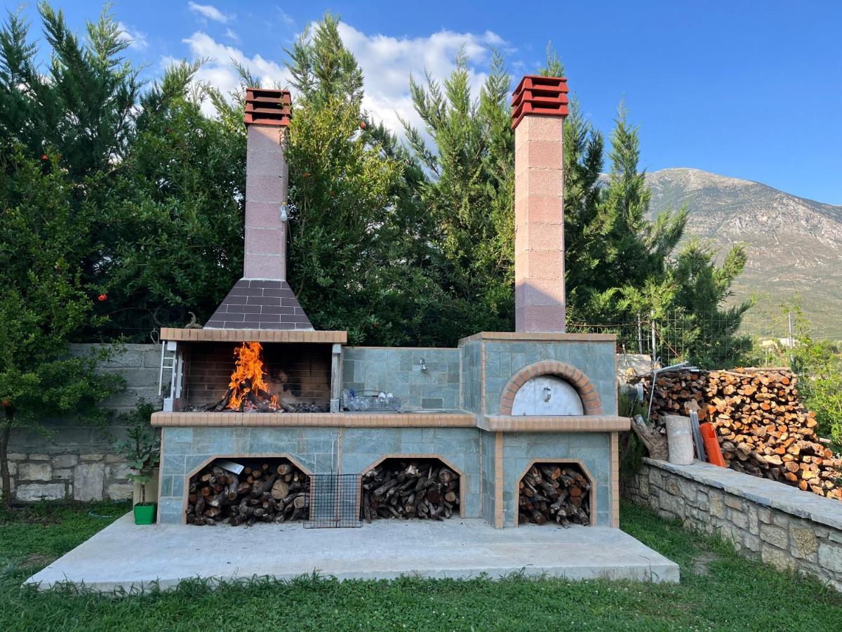 Вілла River Escape - Private Beach, Scenic View & Bbq Tepelene