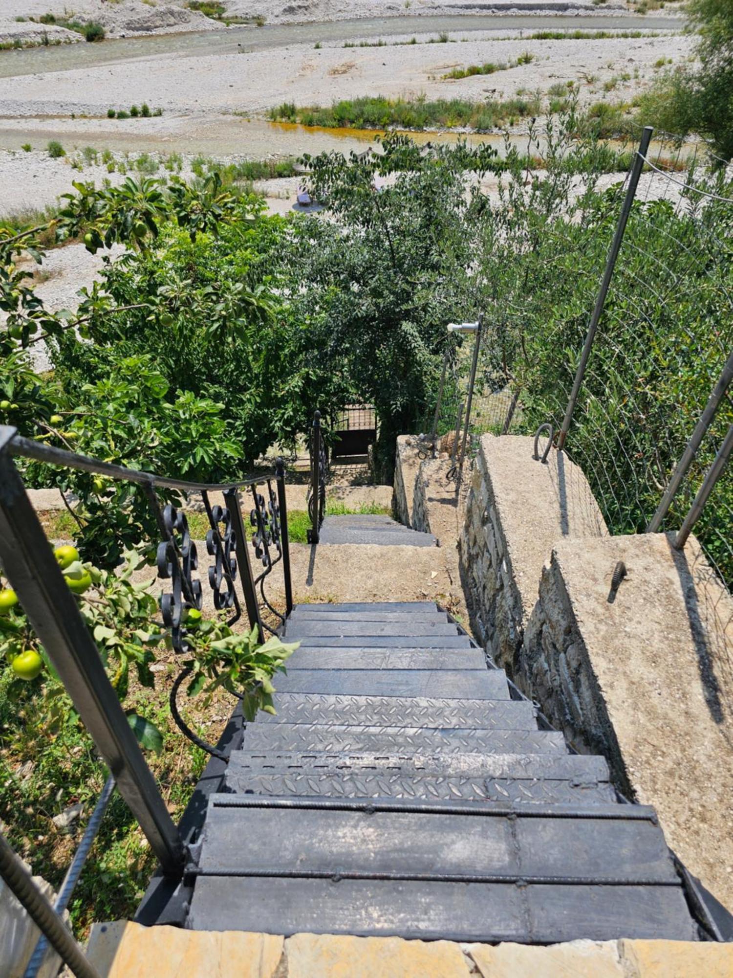 River Escape - Private Beach, Scenic View & Bbq Villaer *