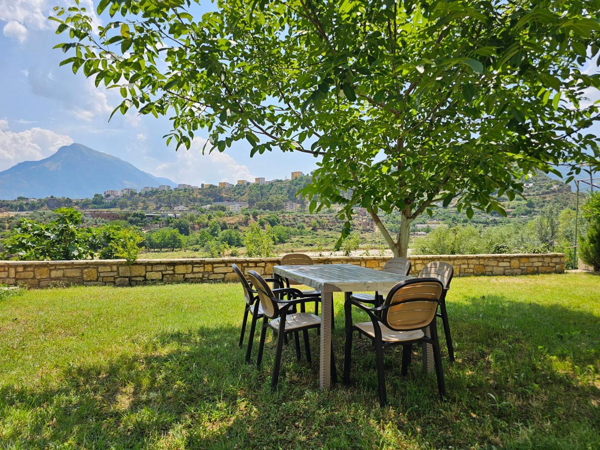 River Escape - Private Beach, Scenic View & Bbq Вілла Tepelene