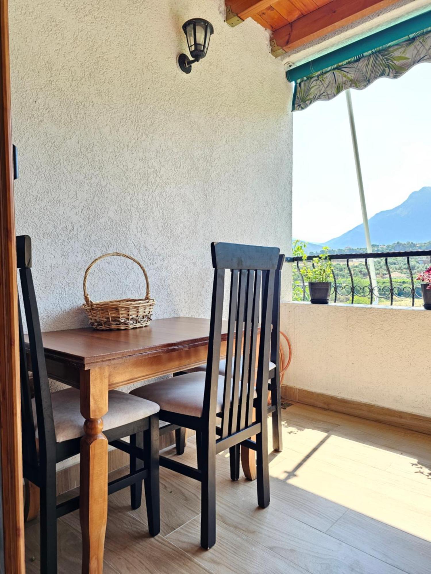 Villaer River Escape - Private Beach, Scenic View & Bbq Tepelene