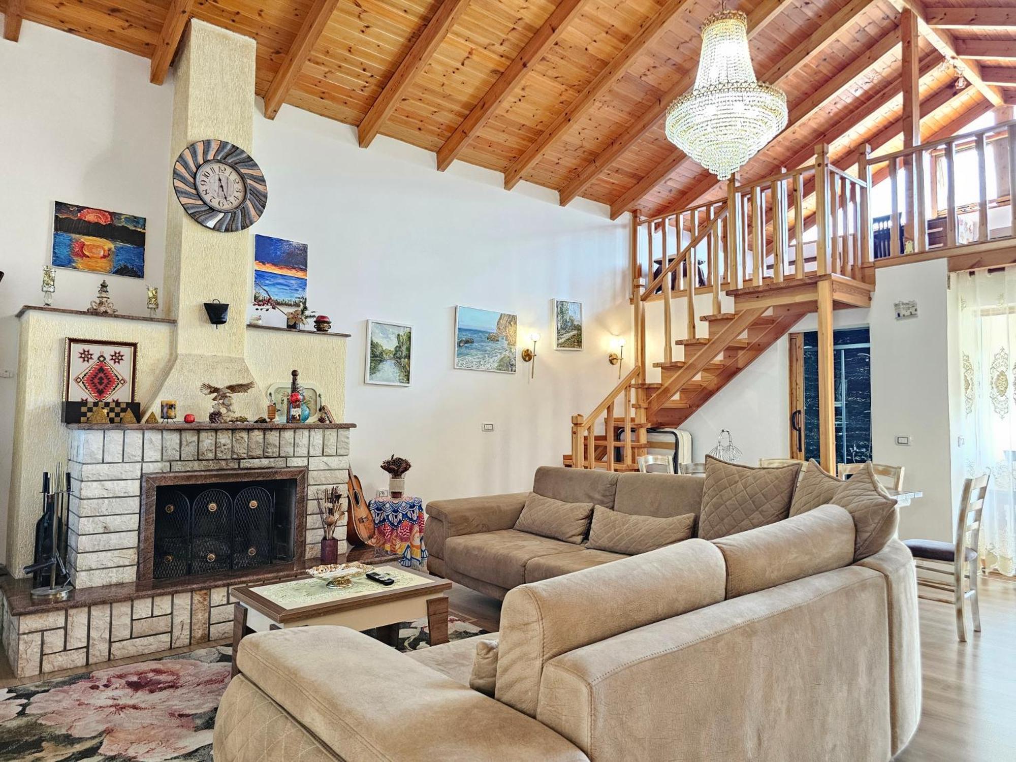 Villaer River Escape - Private Beach, Scenic View & Bbq Tepelene