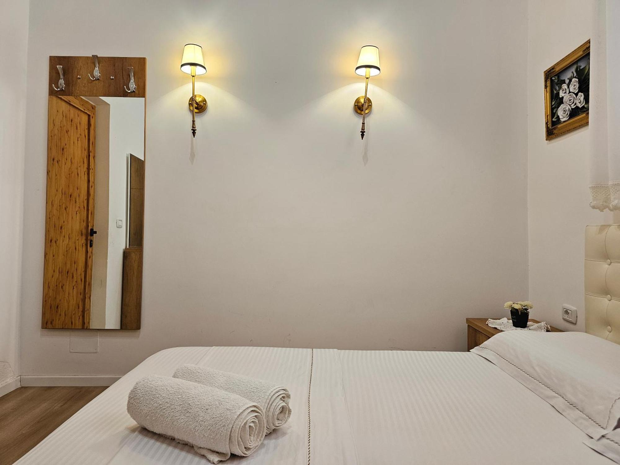 River Escape - Private Beach, Scenic View & Bbq * Tepelene